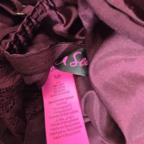 Elegant Burgundy Lace Chemise - Picture 3 of 3